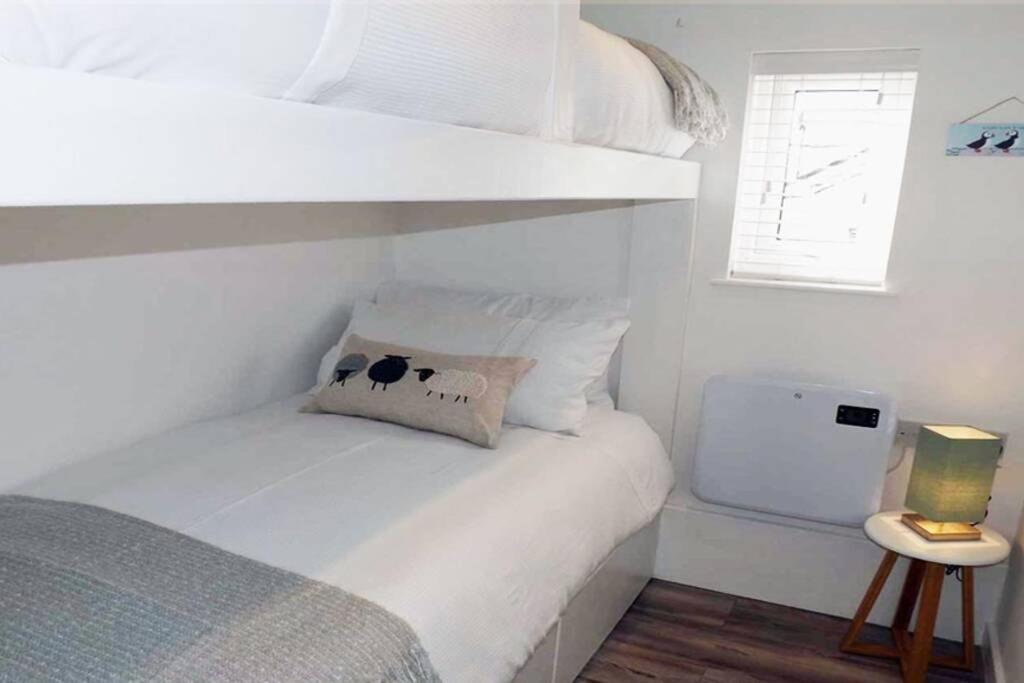 Iscraig Bach-Cosy 2 Bed Apartment-Close To Beach Trearddur Exteriér fotografie